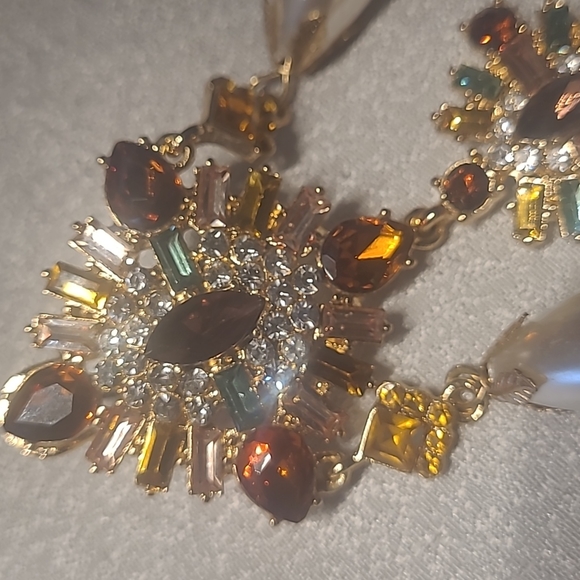 Statement earrings - Picture 3 of 3